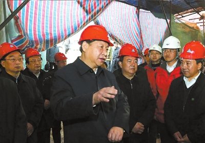 昨天，習(xí)近平在甘肅東鄉(xiāng)察看滑坡重建現(xiàn)場。新華社發(fā)